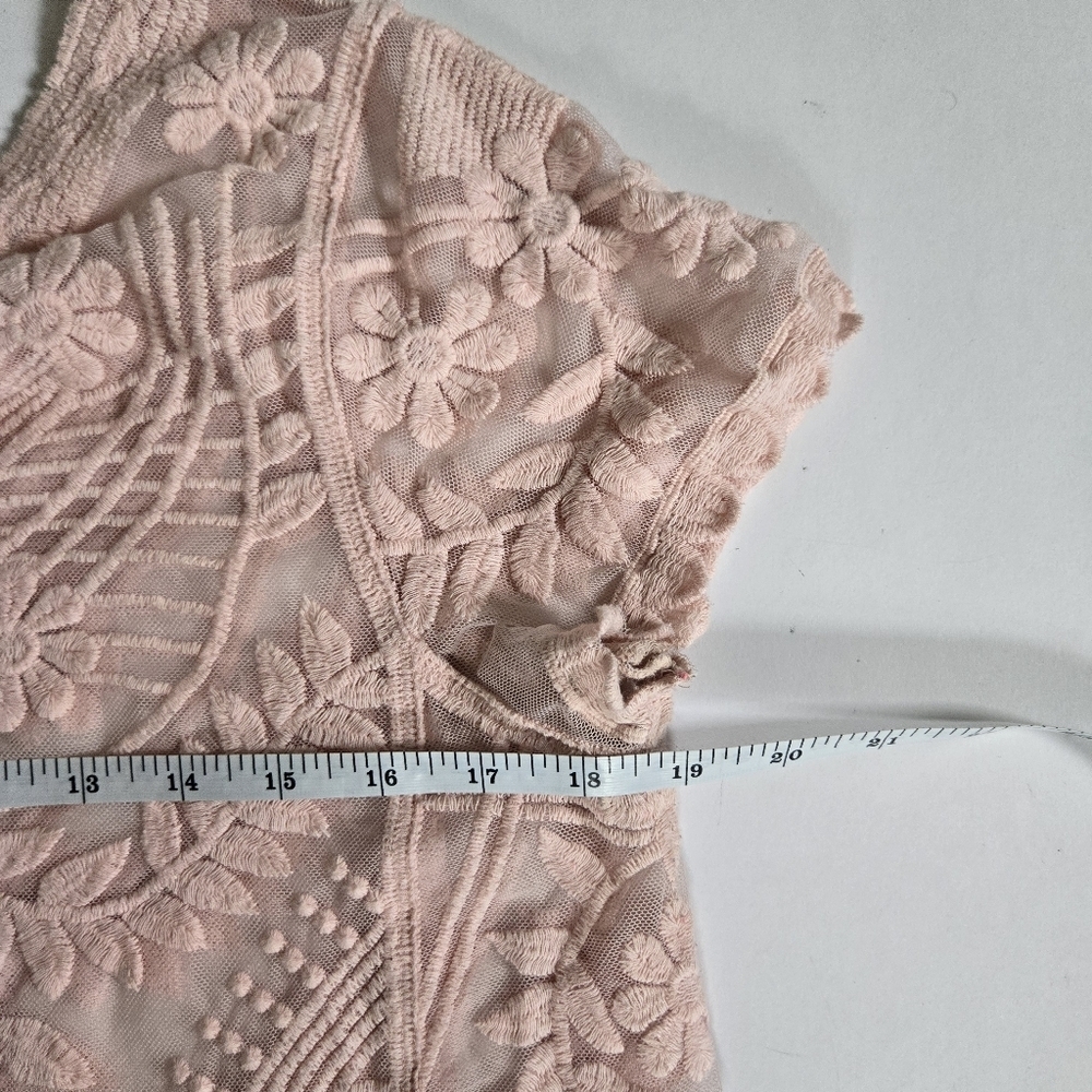 Express Sheer Embroidered Lace Crew Neck Top in soft Pink sz M - Picture 7 of 8